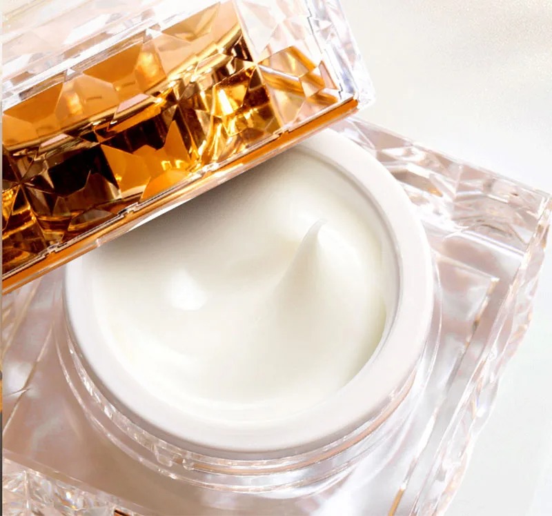 แพลตตินั่ม เรียร์ เล็กซ์ชัวรี่ - Luxury Skincare Set For Women บทวิจารณ์และราคา